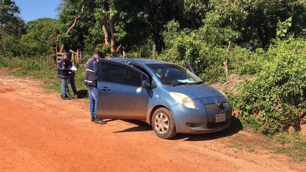 Encuentran vehículo en el que huyeron los asesinos del comisario González - Nacionales - ABC Color