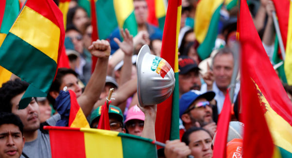 Escasez de combustibles y alimentos comienza a extenderse en ciudades bolivianas