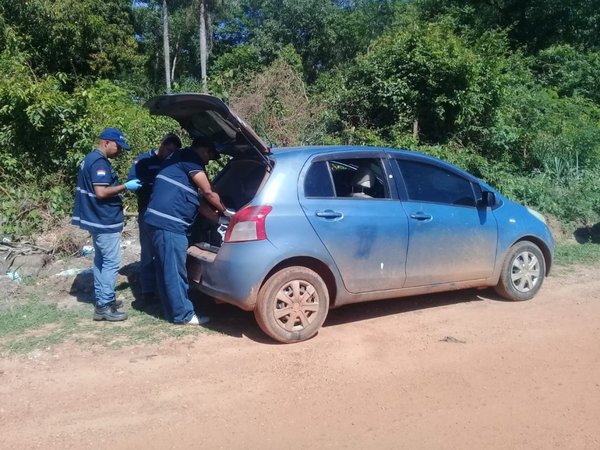 Auto en que huyeron asesinos de comisario es hallado en Concepción