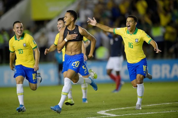 Brasil, favorita en su Mundial, enfrenta a México en la final