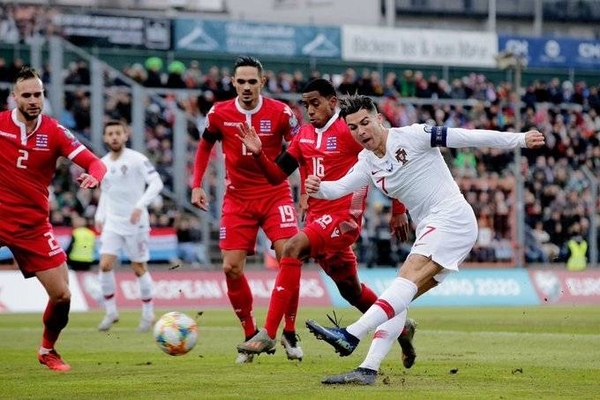 HOY /  Portugal logra el pase a la Eurocopa y defenderá el título