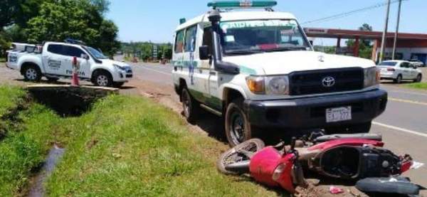 AMBULANCIA DEL CENTRO DE SALUD DE CARONAY INVOLUCRADA EN ACCIDENTE