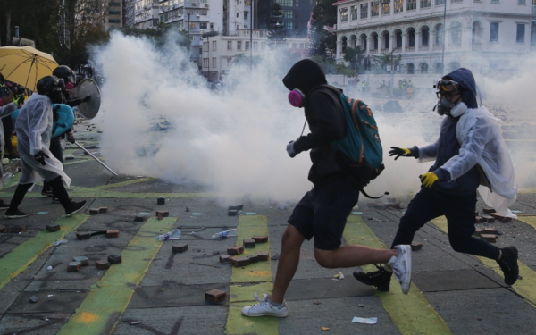 Hong Kong vive una nueva jornada violenta de protesta