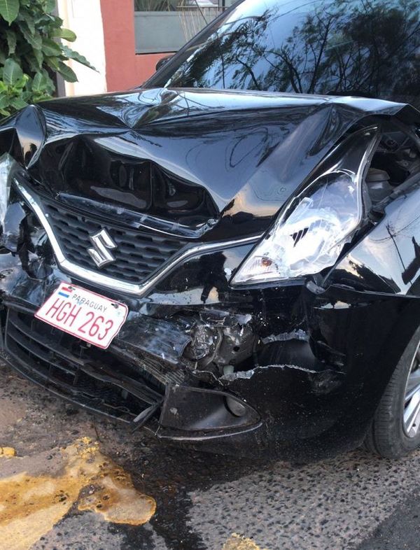 Chocó un auto estacionado y se fugó - Nacionales - ABC Color