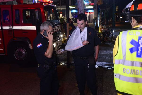 Choque entre moto y vehículo deja un policía herido - Nacionales - ABC Color