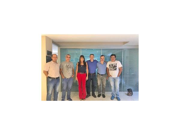 Cortés logra consenso en el PLRA para competir en Asunción