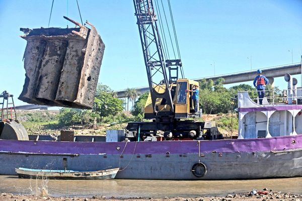 Rescatarán 8 buques hundidos en los ríos Manduvirá y Paraguay