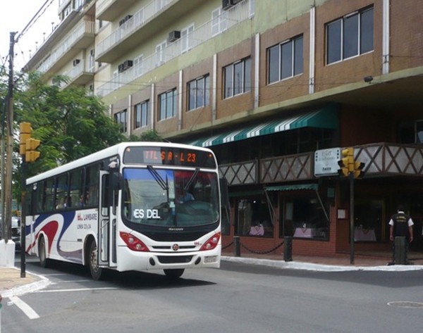 Transportistas ponen en marcha las impopulares reguladas