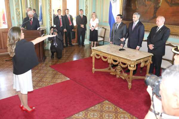 Cecilia Pérez juró como nueva ministra de Justicia | .::Agencia IP::.