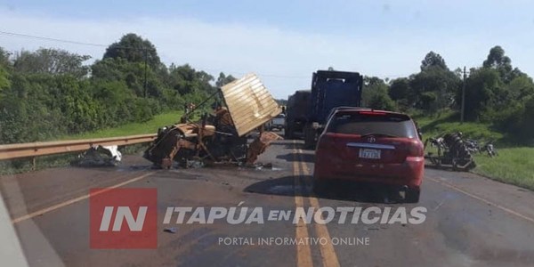 COLISIÓN DE CAMIÓN CONTRA TRACTOR EN PLENO PUENTE DEL ARROYO PIRAPEY