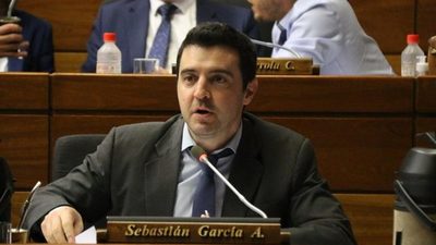 “Al Presidente le falta coraje político”