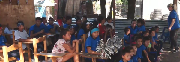 Unos 200 niños cierran el año escolar en el refugio Copaco