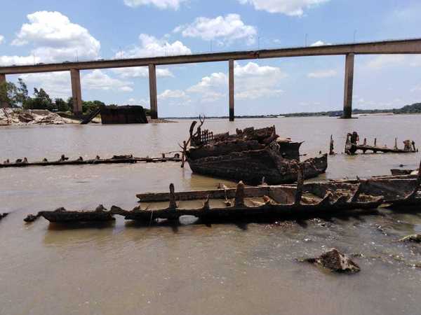 Inician trabajos para reflotar el buque Paraguarí