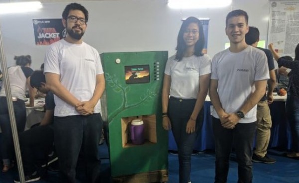 Jóvenes crean máquina dispensadora de remedios yuyos