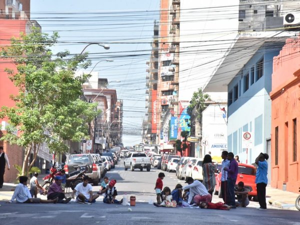 Indígenas cierran calles y exigen al Gobierno defender sus tierras