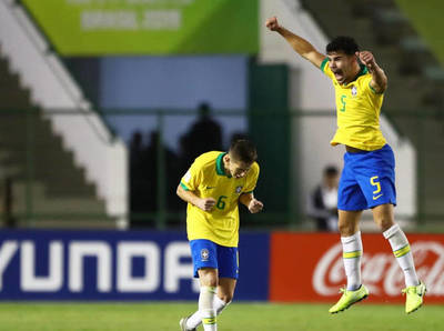 Compacto: México 1-2 Brasil