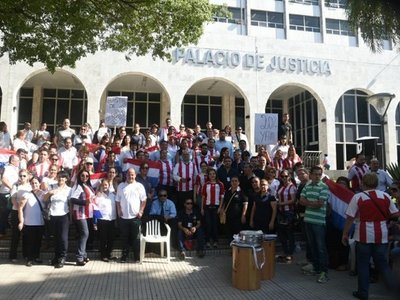 Funcionarios del Poder Judicial marchan para exigir aumento