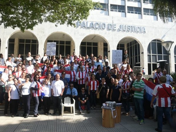 Funcionarios del Poder Judicial marchan para exigir aumento