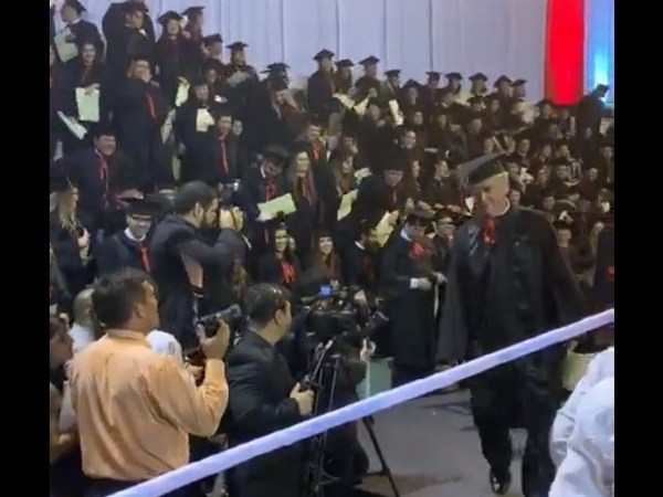 A los 77 años, se graduó primero de abogado y ahora de notario - ADN Paraguayo