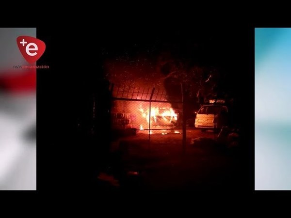 VEHÍCULO SE INCENDIÓ EN VIVIENDA DE CNEL. BOGADO