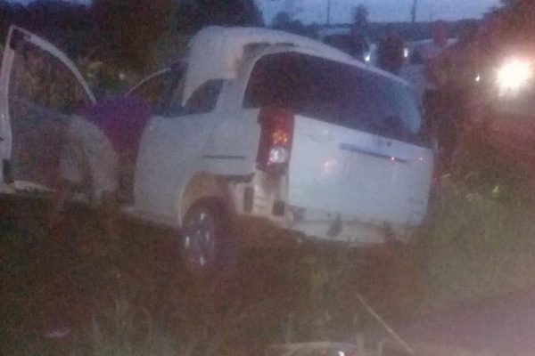 Agente policial sufre lesiones al atropellar un muro