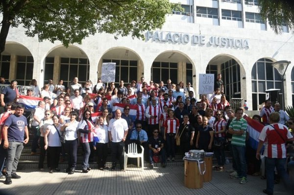 Funcionarios del Poder Judicial marchan para exigir aumento salarial