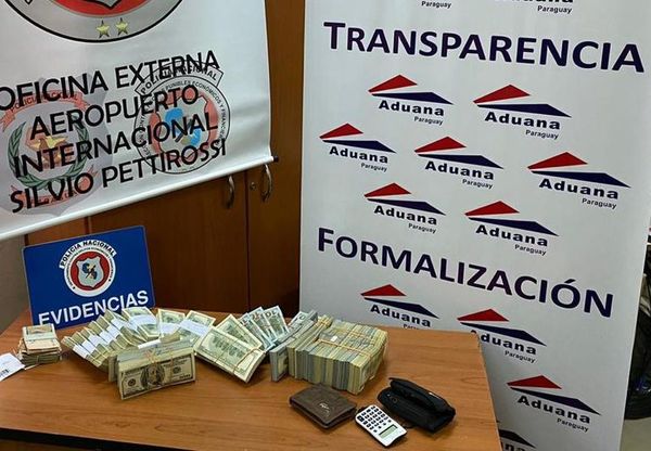 Decomisan dólares no declarados en el aeropuerto Silvio Pettirossi - Nacionales - ABC Color