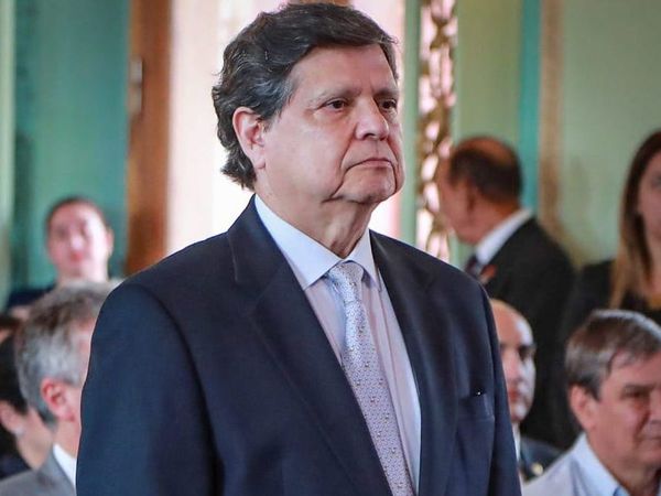 Ministro no descarta eventual complicidad policial en la muerte de Comisario