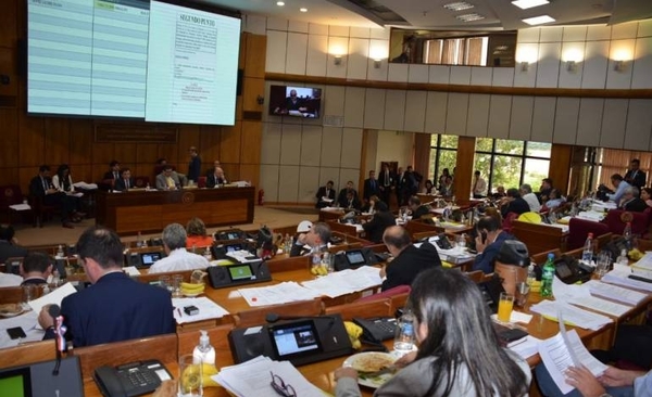 HOY / PGN 2020: senadores barajan posibilidad de rechazar versión de Diputados y aprobar la de Bicameral