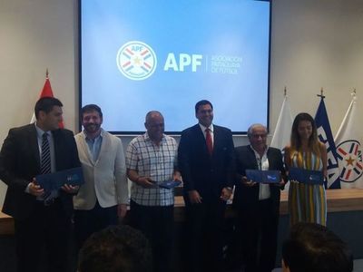 Cuatro técnicos paraguayos obtuvieron sus licencias Pro - Fútbol - ABC Color