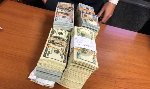 HOY / Declaró solo US$ 100.000 pero tenía más del triple en la maleta: detienen a pasajero en el Silvio Pettirossi