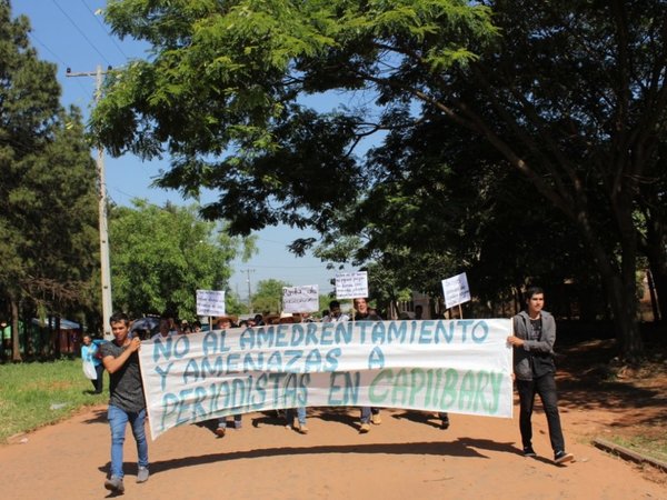 Ciudadanos se manifiestan en apoyo a comunicador de Capiibary
