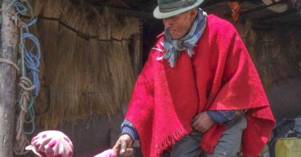 Hombre tiene 174 hijos, 90 nietos y 13 esposas