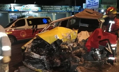 HOY / Taxista muere en choque frontal contra un camión