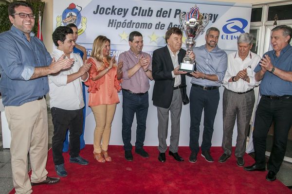 Vibrantes carreras en el Jockey