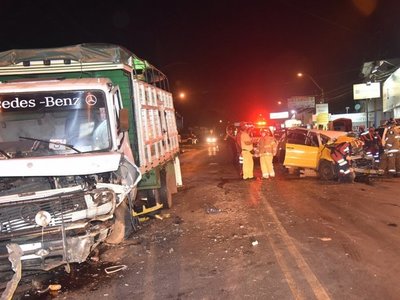 Choque frontal entre taxi y camión deja un fallecido en Capiatá