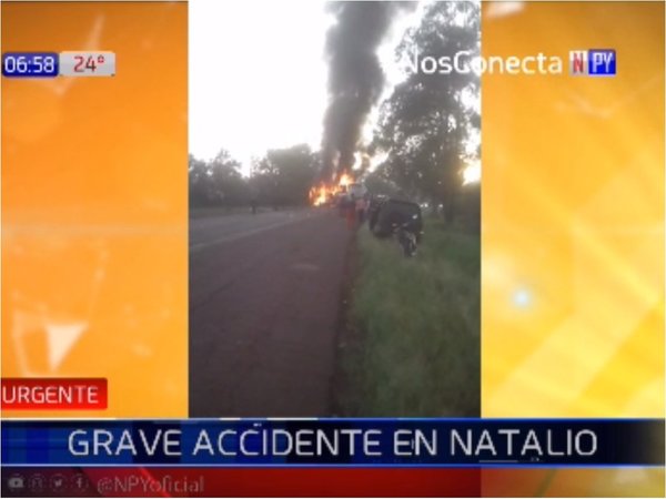 Micro arde en llamas tras chocar con un auto