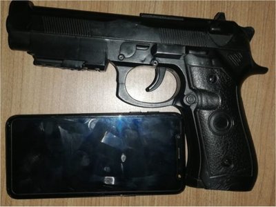 Con arma de juguete asaltó a un joven