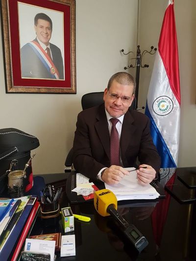 Publicaciones sobre orden de captura contra Cartes son para desviar la atención, dice Barrios - Nacionales - ABC Color