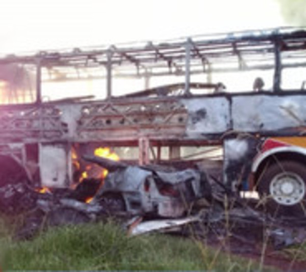 Dos fallecidos en violento choque en Itapúa - Paraguay.com