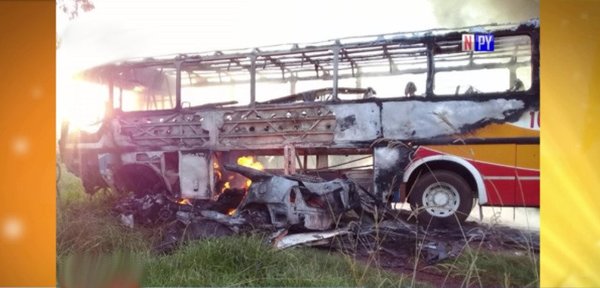 Dos fallecidos en violento choque en Itapúa | Noticias Paraguay