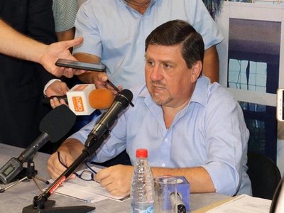 Blas Llano dice que Cartes tiene fueros por ser senador vitalicio