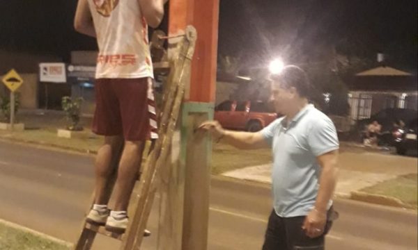 Vecinos decoran Av. Perú con motivo navideño