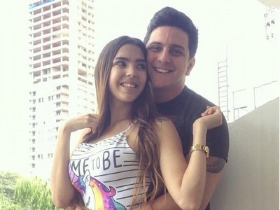 Chelo lanzó a su doña a la piscina para que pueda yerar