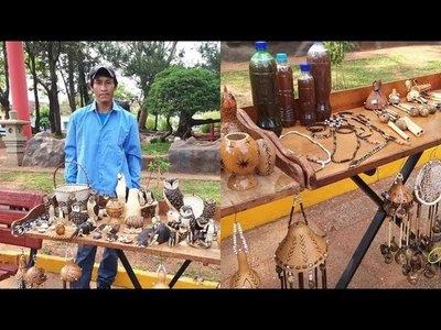 ARTESANO OFERTA SUS TRABAJOS EN LA PLAZA DE ARMAS DE ENCARNACIÓN