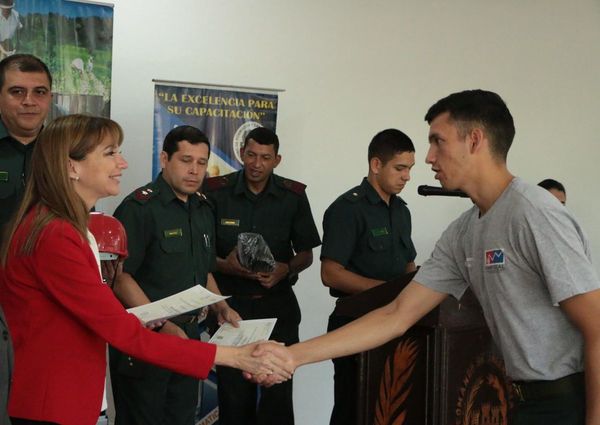 Cadetes recibieron kits de emprendedurismo