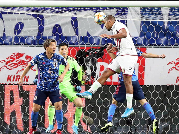 Con tres goles de Rondón, Venezuela derrota a Japón