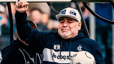 Maradona dejó de ser entrenador de Gimnasia