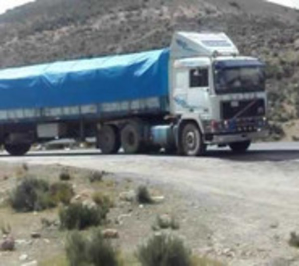 Camioneros paraguayos varados en Bolivia  - Paraguay.com