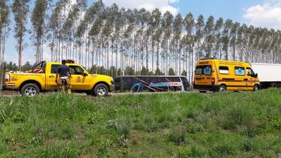 Colisión de bus con automóvil en Paraguarí - Nacionales - ABC Color